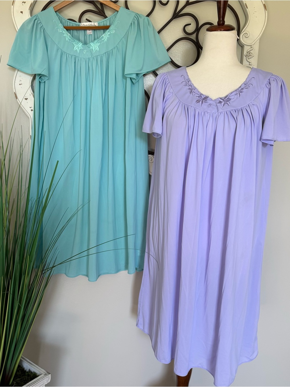MISS ELAINE Size Small Night Gowns